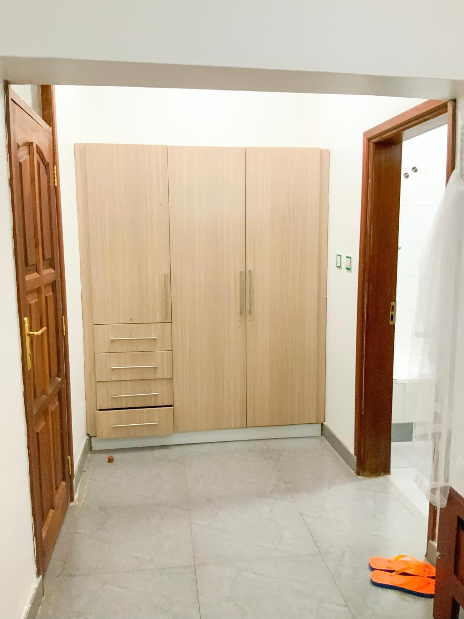 Hendo Hotel Ентеббе Екстер'єр фото