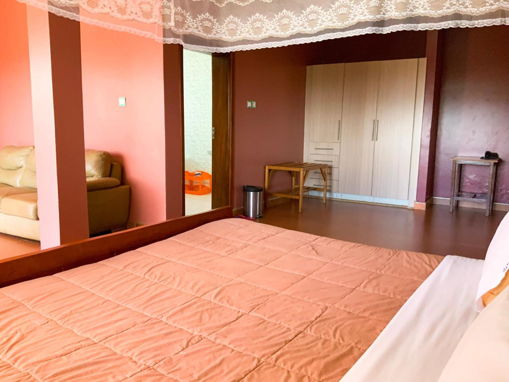 Hendo Hotel Ентеббе Екстер'єр фото