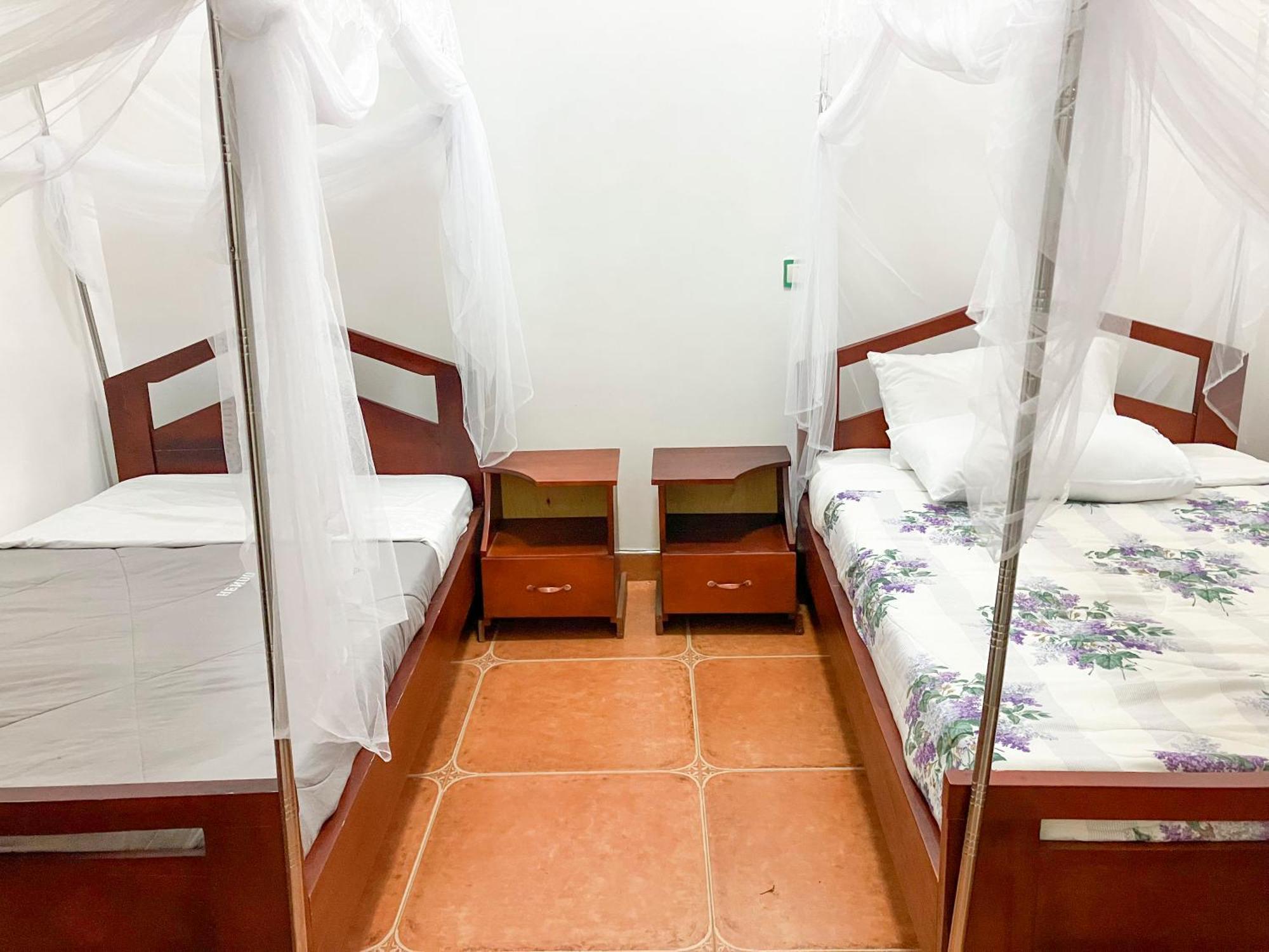 Hendo Hotel Ентеббе Екстер'єр фото